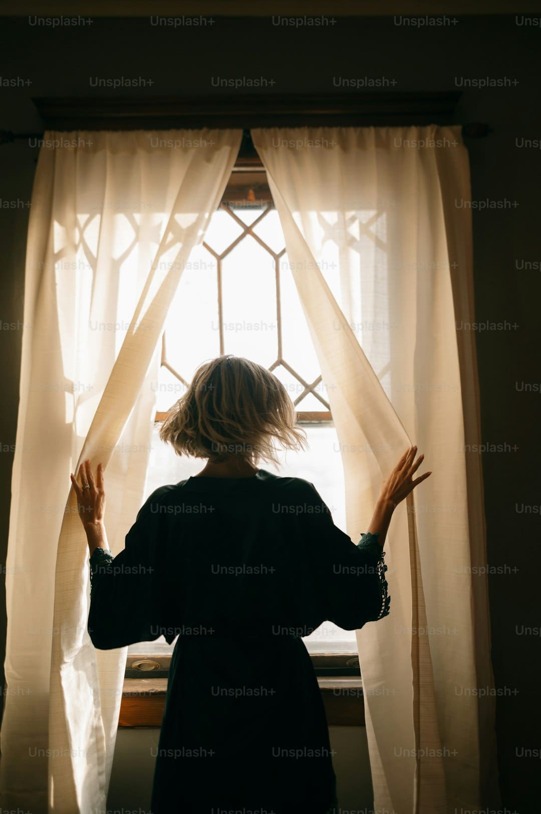 不刷牙睡觉vs不刷牙吃早餐哪个危害更大？